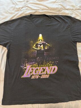 Kobe Bryant “Los Angeles Legend” Graphic T-Shirt – Black